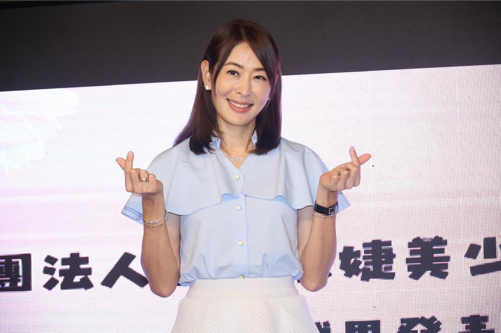 台北101董事长贾永婕，近来针对各种议题发言，被网友封为是「民主战斗机」，昨（2