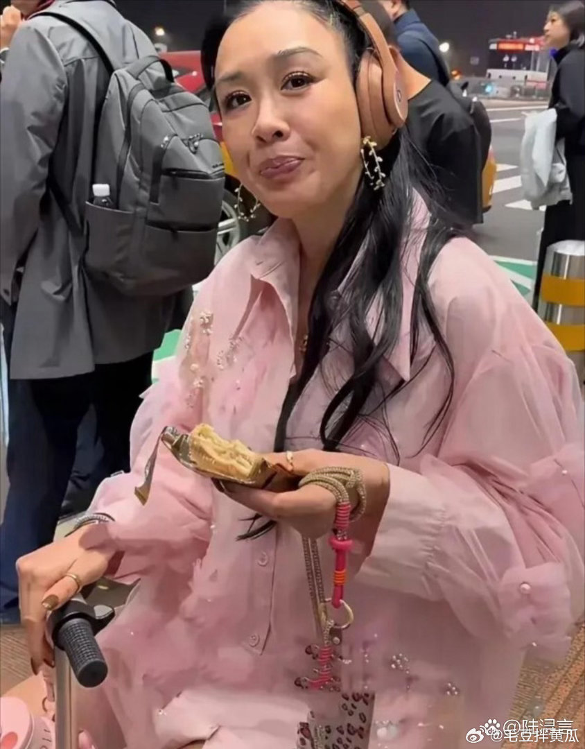 钟丽缇‏﻿‏没开滤镜的样‏子，太真实‏了﻿，这就‎是她最自然的‎‏状态。‏