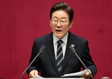 李在明访日谈话曝光，在中日韩三国关系和台湾问题上他都做出回答。 李在明在谈到