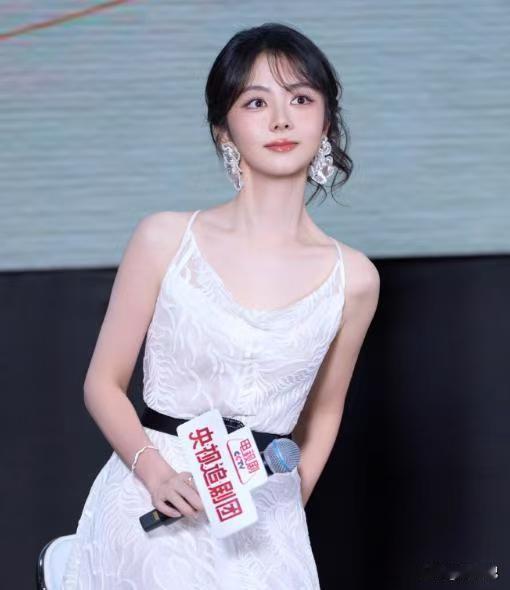 我可以接受谭松韵没结婚，也可以接受她已经36岁了，但是我不能接受，36岁的谭