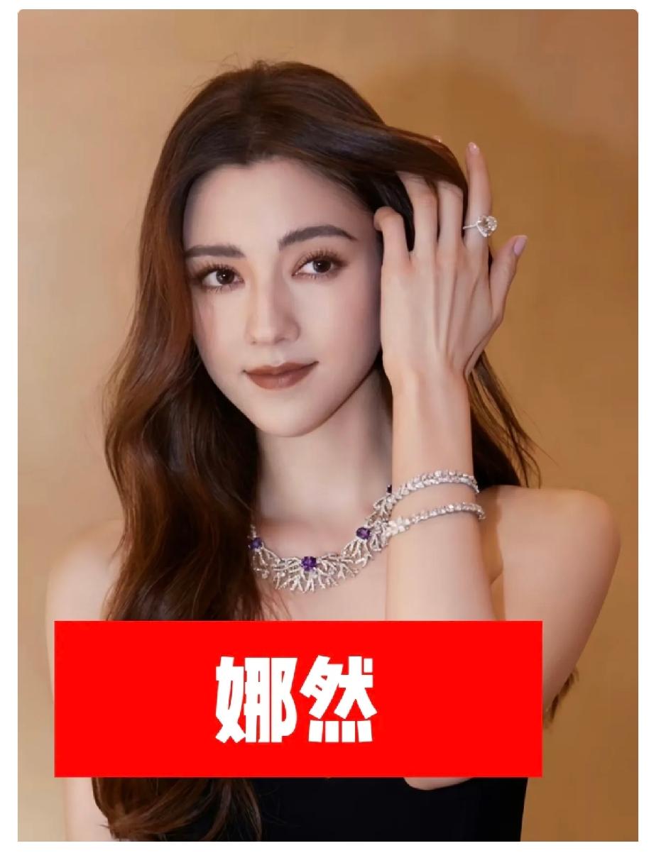 我给奶奶看了娜然的照片，老人家盯着屏幕看了半天，慢悠悠地说：“这姑娘看着像是有喜