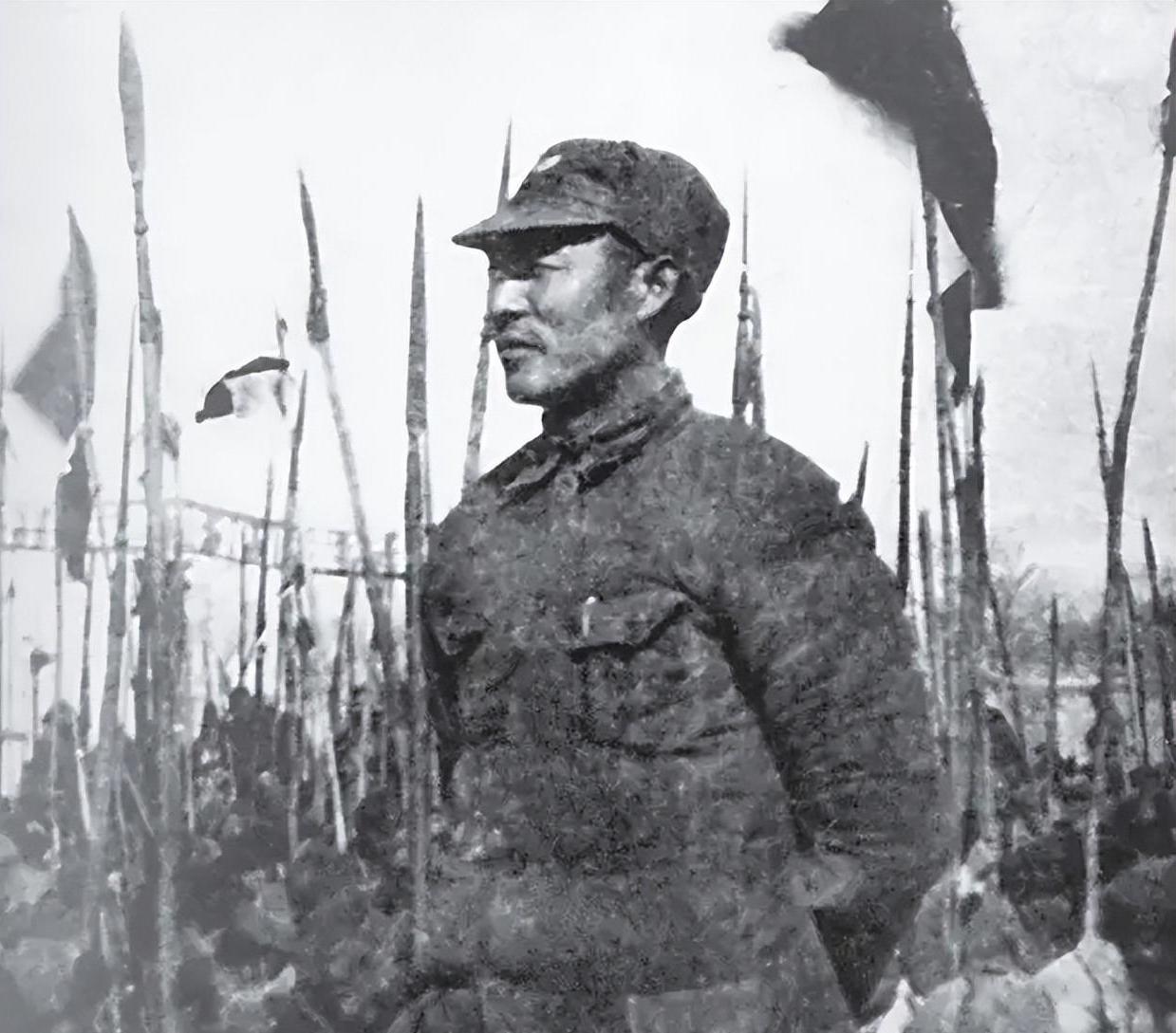 1943年，苏北伪军排长谷德培，搜剿时撞见困于厕所的新四军，抬手朝天连开三枪：他