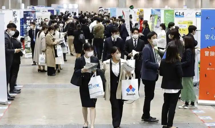 ☁日本就业反选带给我们的启发！中国年轻人为了找工作焦头烂额的时候，日本的