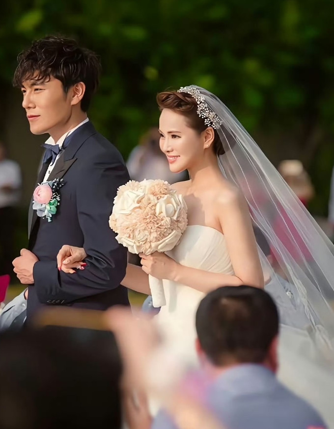 秦昊，给所有人都上了一课找老婆，不一定要找年轻的也不一定要找漂亮的，而是要找