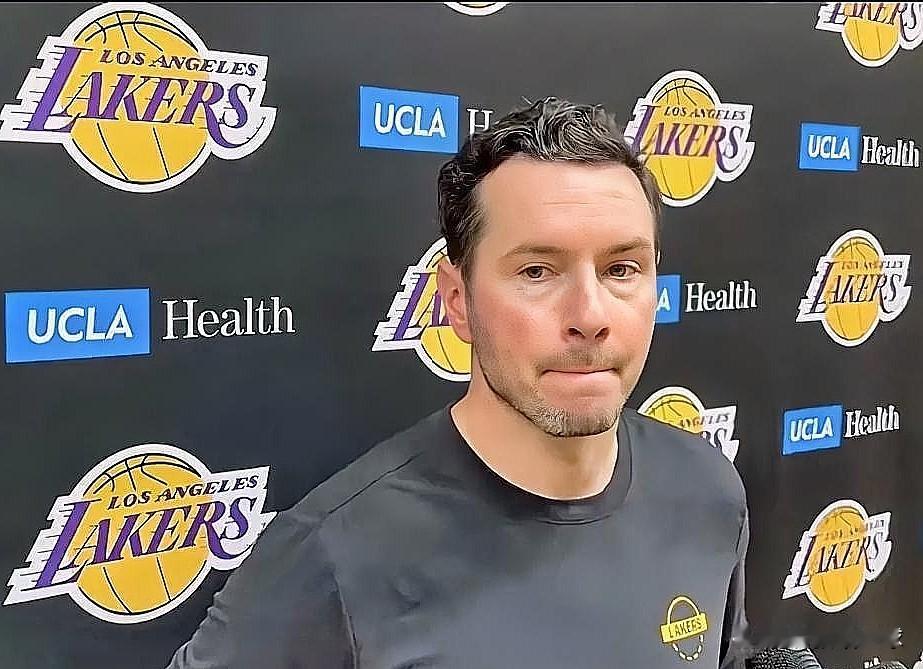 湖人主帅雷迪克又生气了！今日队内训练结束后，雷迪克接受记者采访谈到昨天球队的