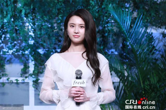 从第一张图到最后一张图，这么多年过去，张慧雯眼里的清爽和坚韧，一点都没变。