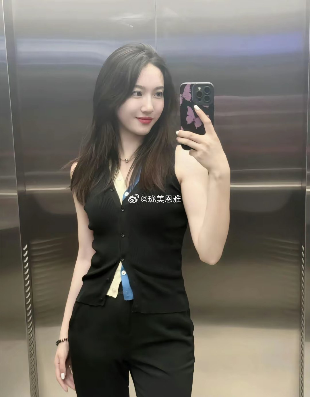 扎起来好看还是放下来好看​​​