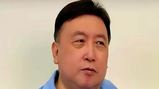 王晶曾公开判定黄日华撑不起大银幕。哪怕他当年把郭靖和乔峰演得家喻户晓，真去拍了电影，照样换不来观众买