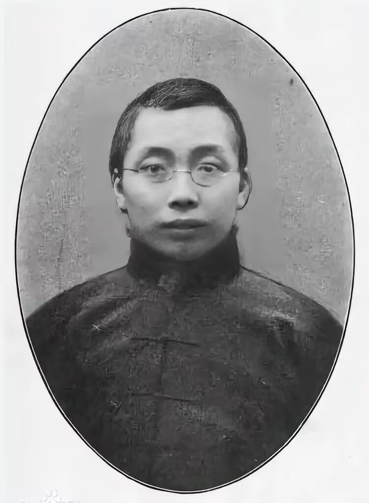 1915年12月25日下午，黄远生正在美国旧金山唐人街一家中餐馆饮茶吃饭，突然间