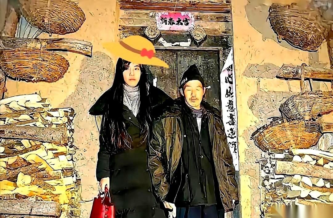 11岁那年，她被亲生父母从陕西农村“绑架”回了城里。开着小轿车，带着一种莫名其