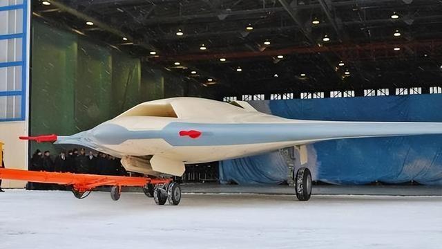 中美俄无人战机航程差距对比:美1.1万公里,俄5000公里,中国呢