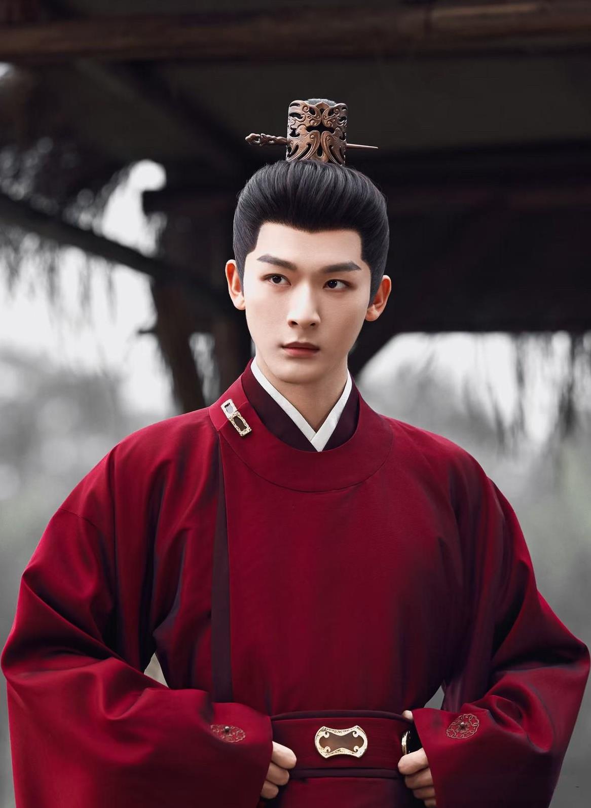 张晚意能不能火起来不取决于他演技好坏也不取决于他会不会喝酒能不能火起来，其