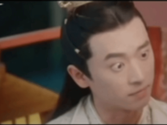啊啊啊啊，丞磊自己下场删评论了。白鹿粉丝把丞磊微博热评全控了，丞磊自己下场把前排