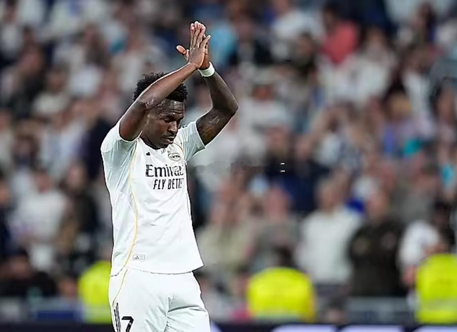 据西班牙《ABC报》报道，尽管弗洛伦蒂诺顶住了俱乐部内要求出售维尼修斯的声音，希