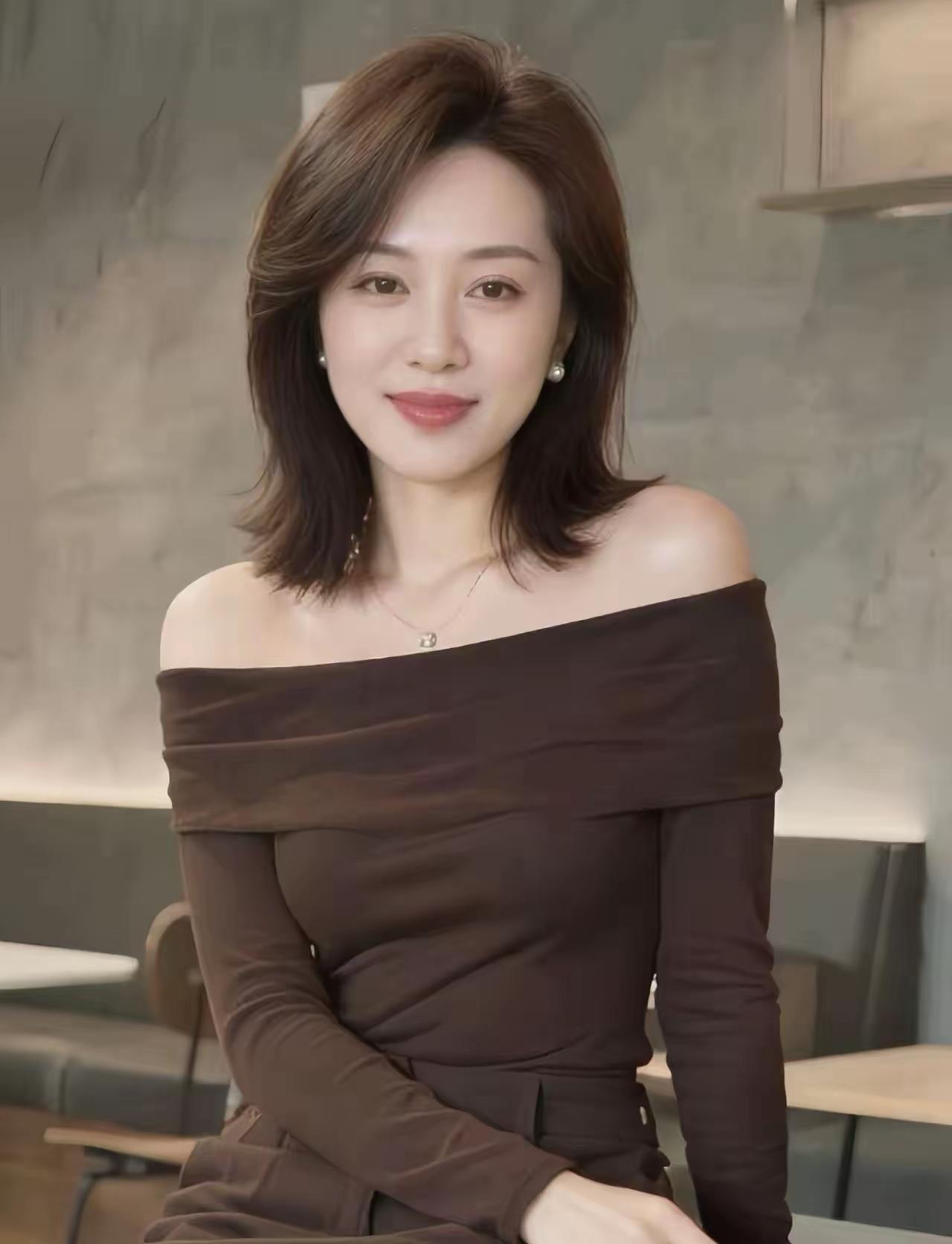 上联：昨夜清风梳绿柳，如何对下联今朝细雨洗红花！