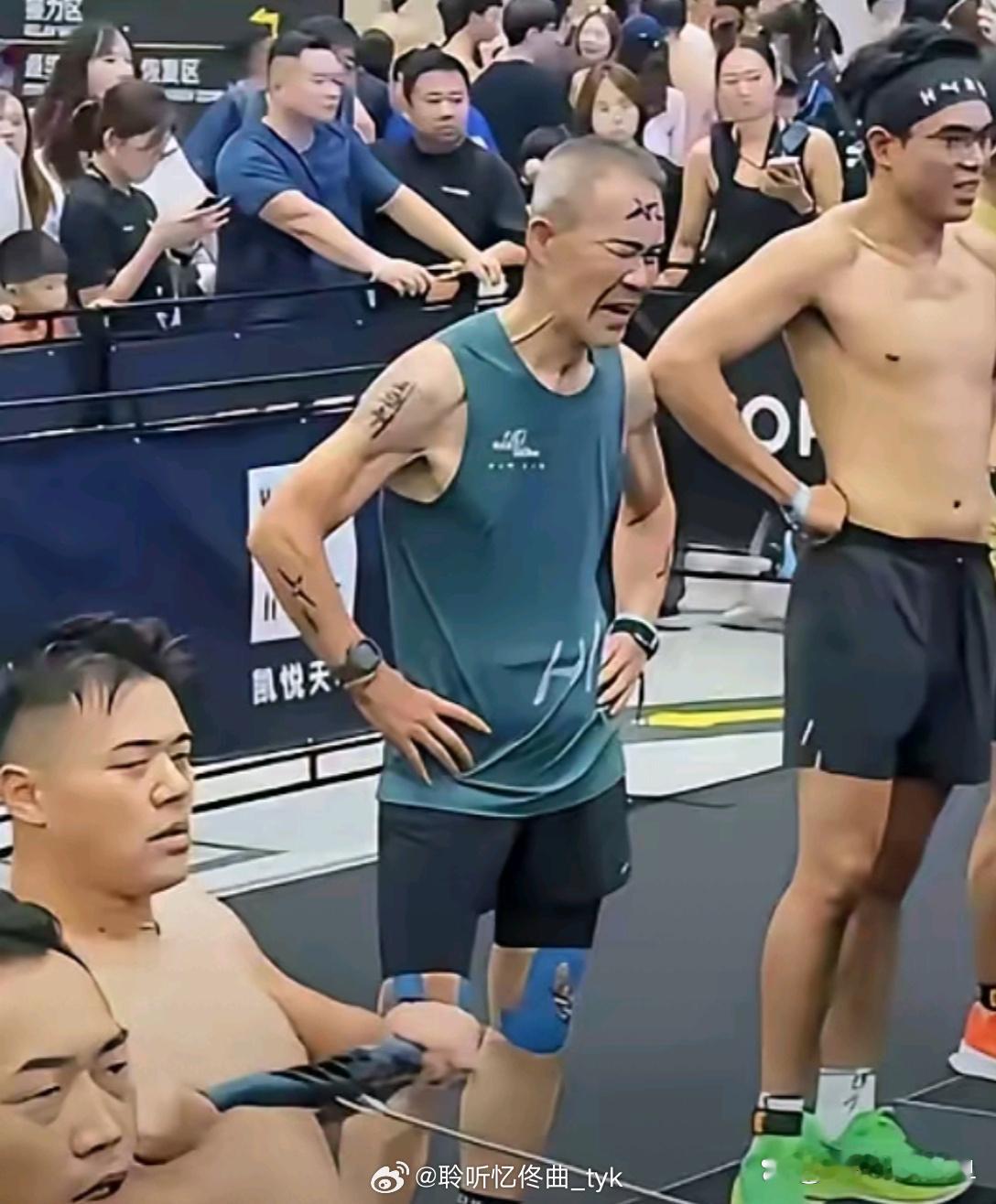 王石不行就别练了，看这表情很痛苦。