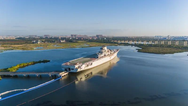 我国成功研制电磁脉冲武器，这无疑是军事领域的一项重大突破！此武器一旦发射，能以光