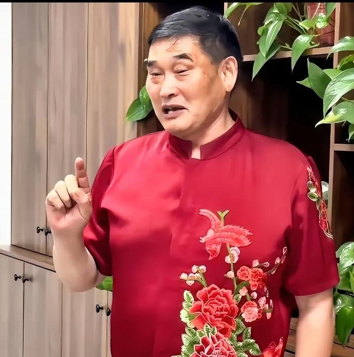 朱之文坦言：“说实话，我根本不缺钱。”记者反问：“您不差钱，为啥还要天天跑各种商