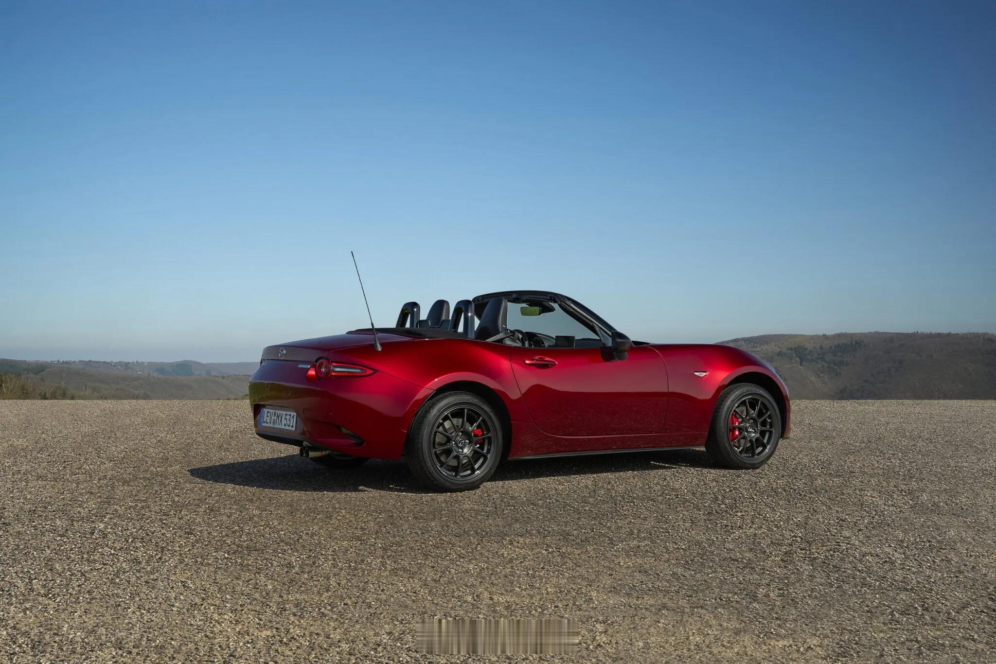 2027款马自达MX-52027款马自达MX-5，新增的锌绿色涂装，大家觉得好