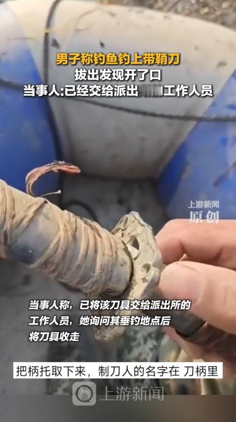 “解释不清了！”12月18日，江苏扬州，一男子在船上钓鱼时，鱼线突然变得异常沉重