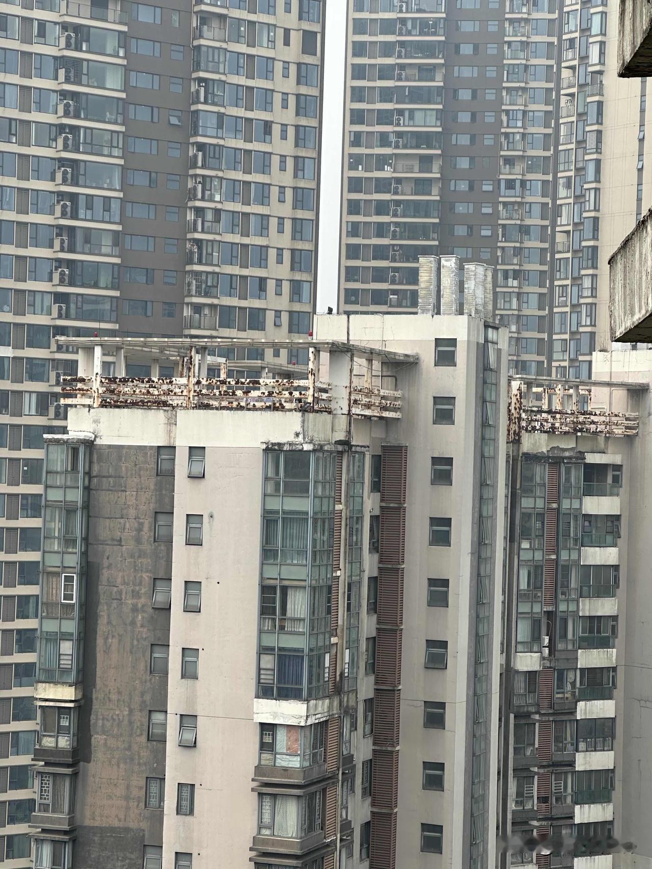 15年就能“毁掉”一个豪宅？这个盘2011年开盘就八九千甚至有破万，犹记得当年