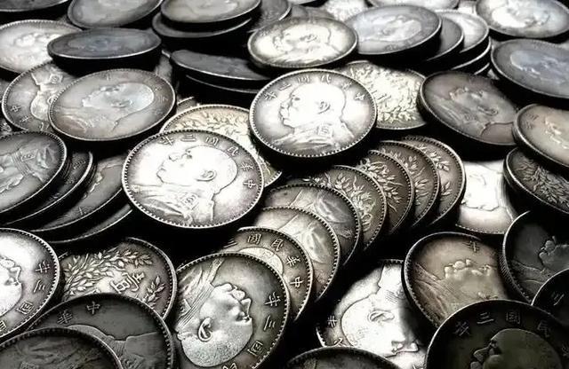 1917年，40岁军阀王德庆病逝。临终前，他偷偷留给17岁小妾30万大洋，嘱咐小