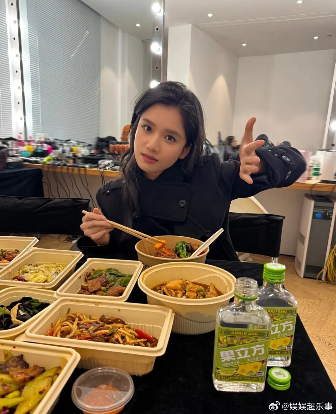 好大的广告位，张婧仪要代言果立方吗