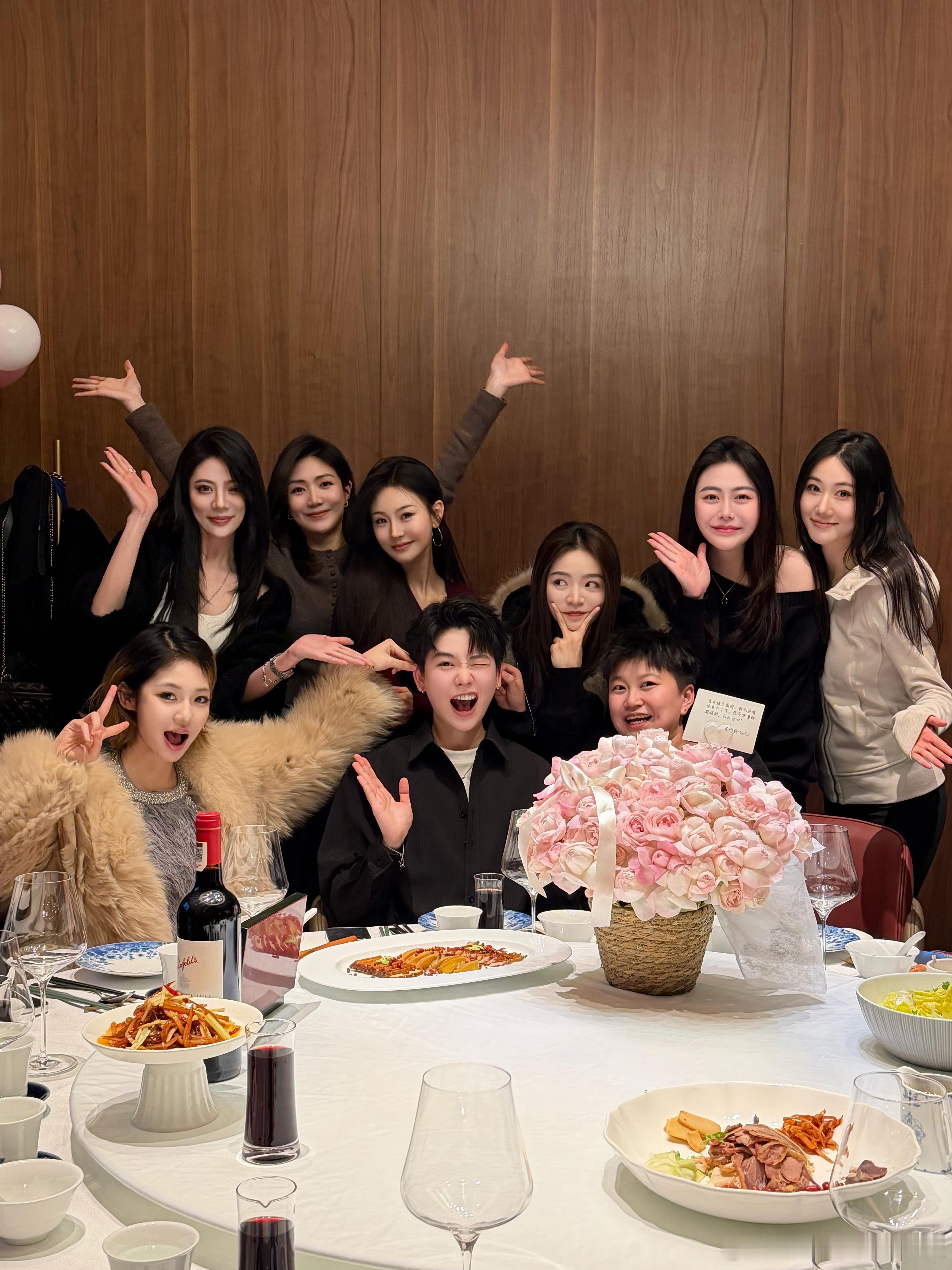 闺蜜一起上学仿佛是上辈子的事了