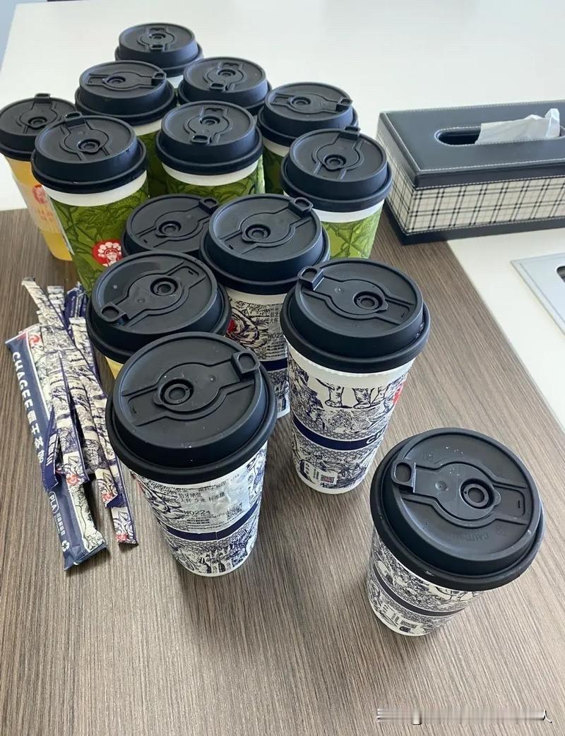 烦死了！办公室天天轮流请奶茶，我真是受够了！本来就对甜腻腻的奶茶毫无兴趣，喝