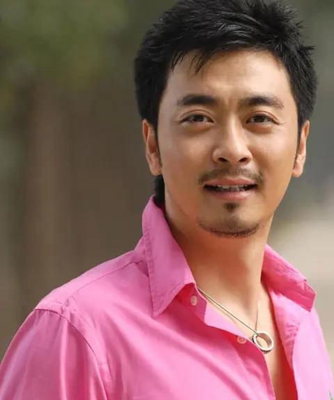 《沉默的荣耀》全剧最能装假的人出炉，他不是周至柔，也不是段厅长，更不是余晓男