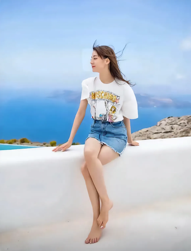 热巴，168cm，肉嘟嘟的脚丫好可爱，就是脚趾头有点粗！