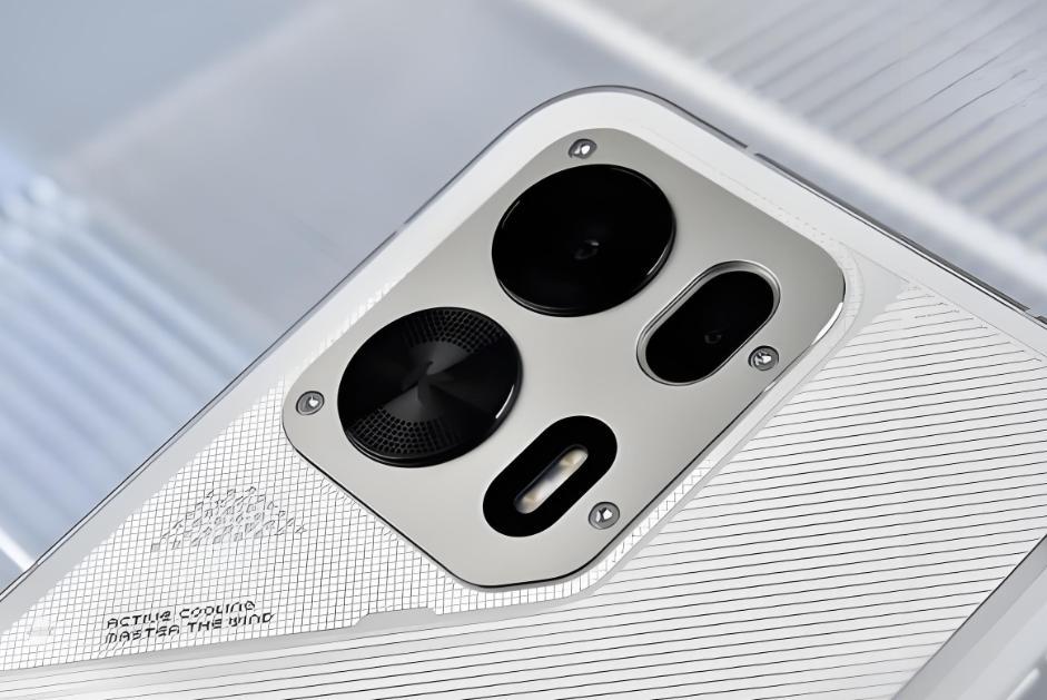 厂商不敢说的真相：这条成本不到30块的灯带，藏着千元机最狠的刀法！OPPOK