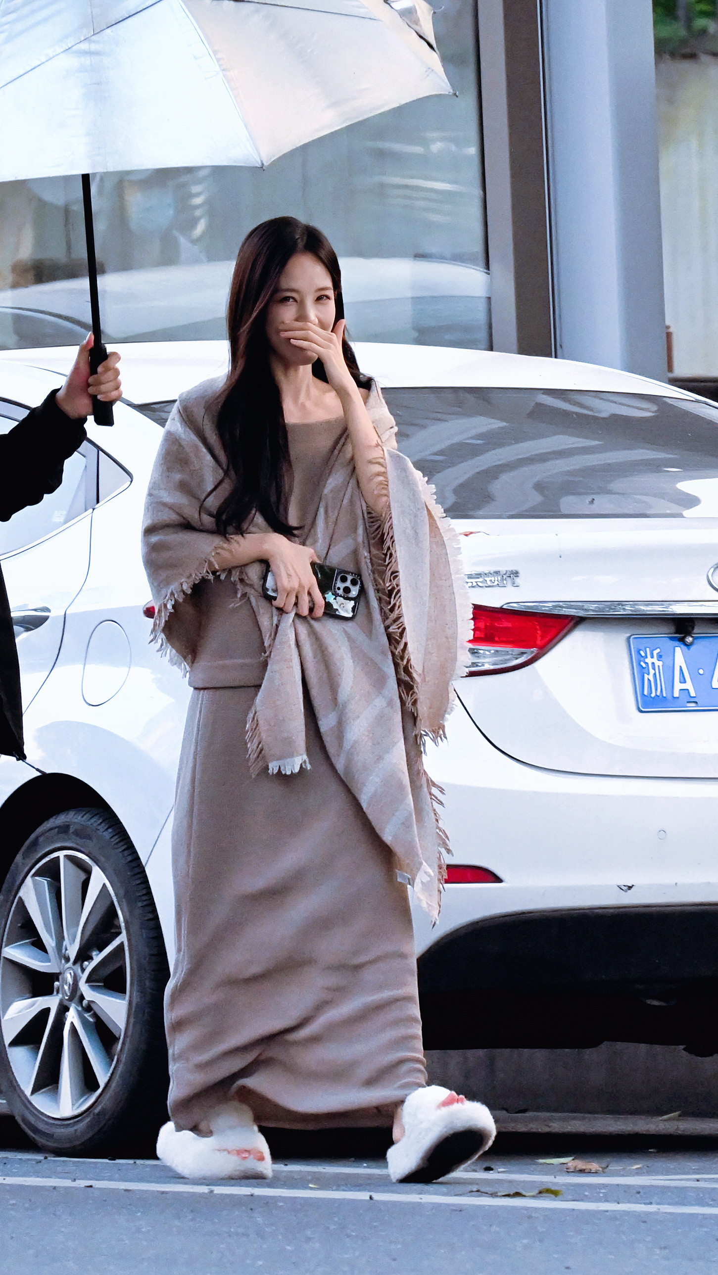 李一桐上班路透