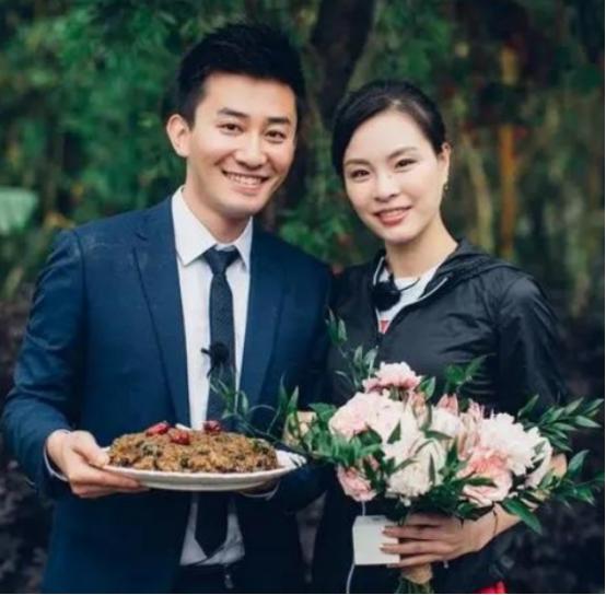 她是奥运冠军吴敏霞！大婚跪着为婆婆敬茶，对方态度却十分冷淡。婚后她两次怀孕，婆婆