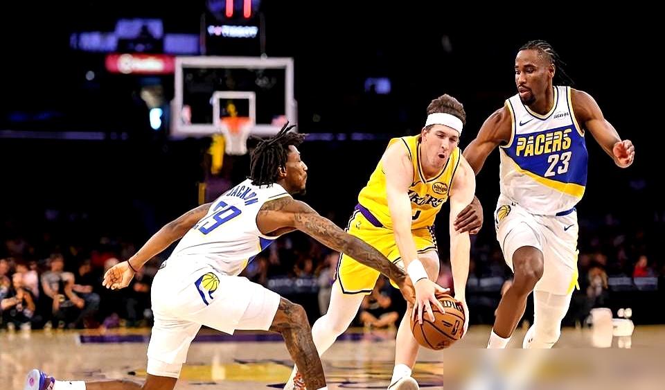 湖人狂胜的夜晚，拉拉维亚却用几个离谱的三不沾，亲手砸了自己的饭碗。谁敢信？