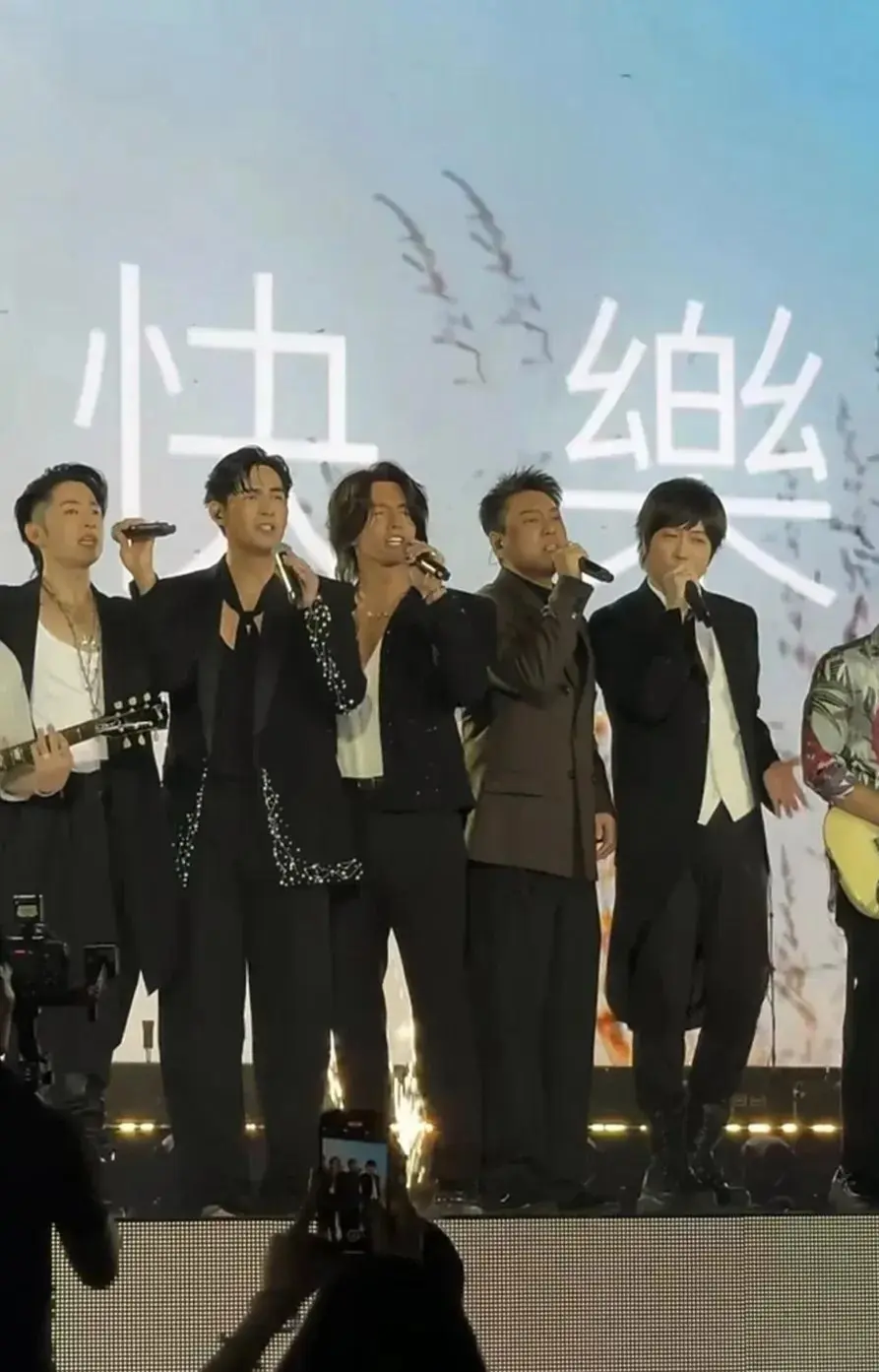 第一次发现吴建豪的花期是真长啊，从来没有变老
