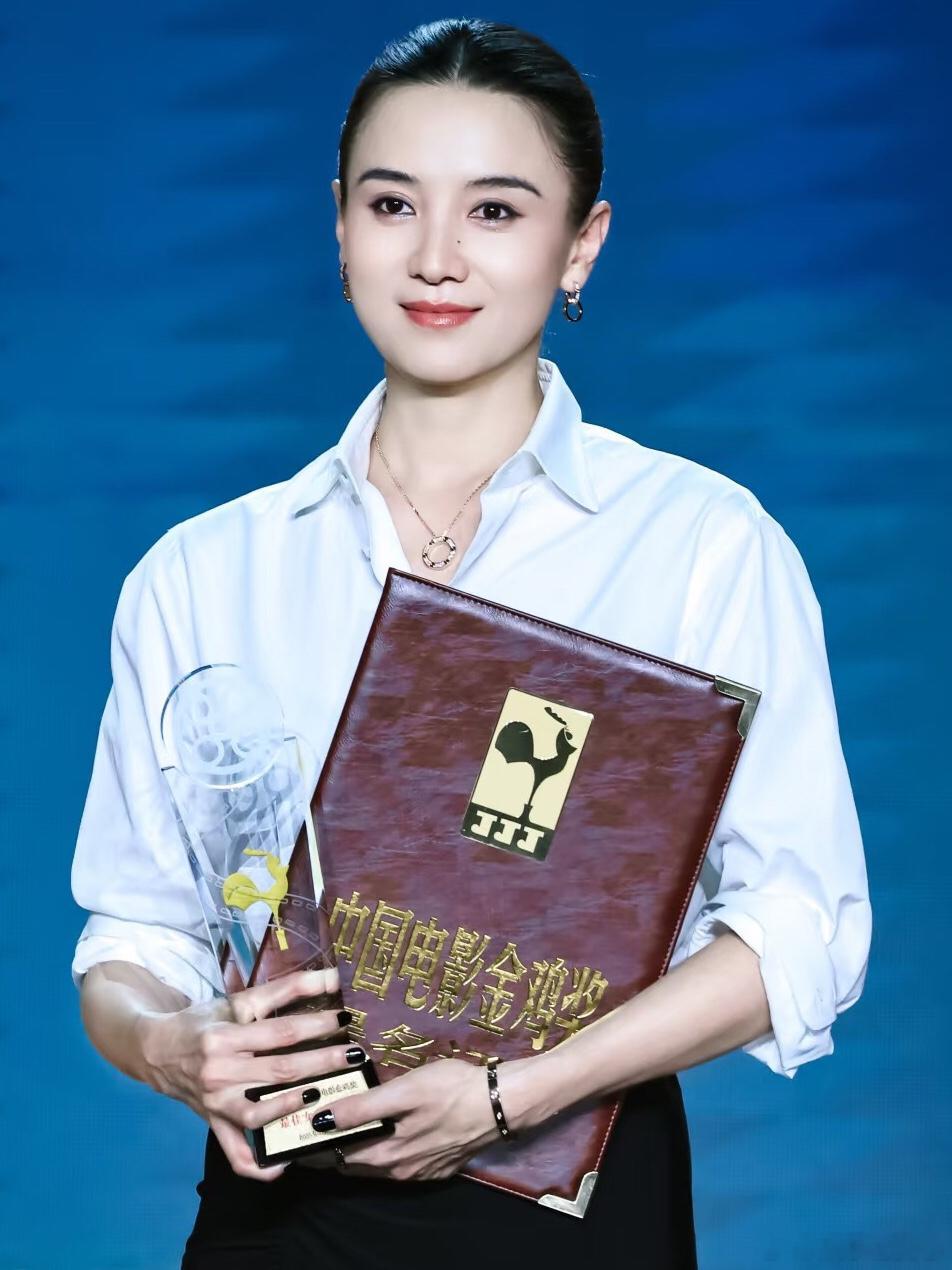 大家别再羡慕宋佳了！我们永远也成不了她！原因很简单，有个条件我们根本达不到，那就