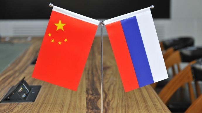 绍伊古在北京作出了一个重要表态，凸显了当前局势的危险性。他表示，西方国家炒作中