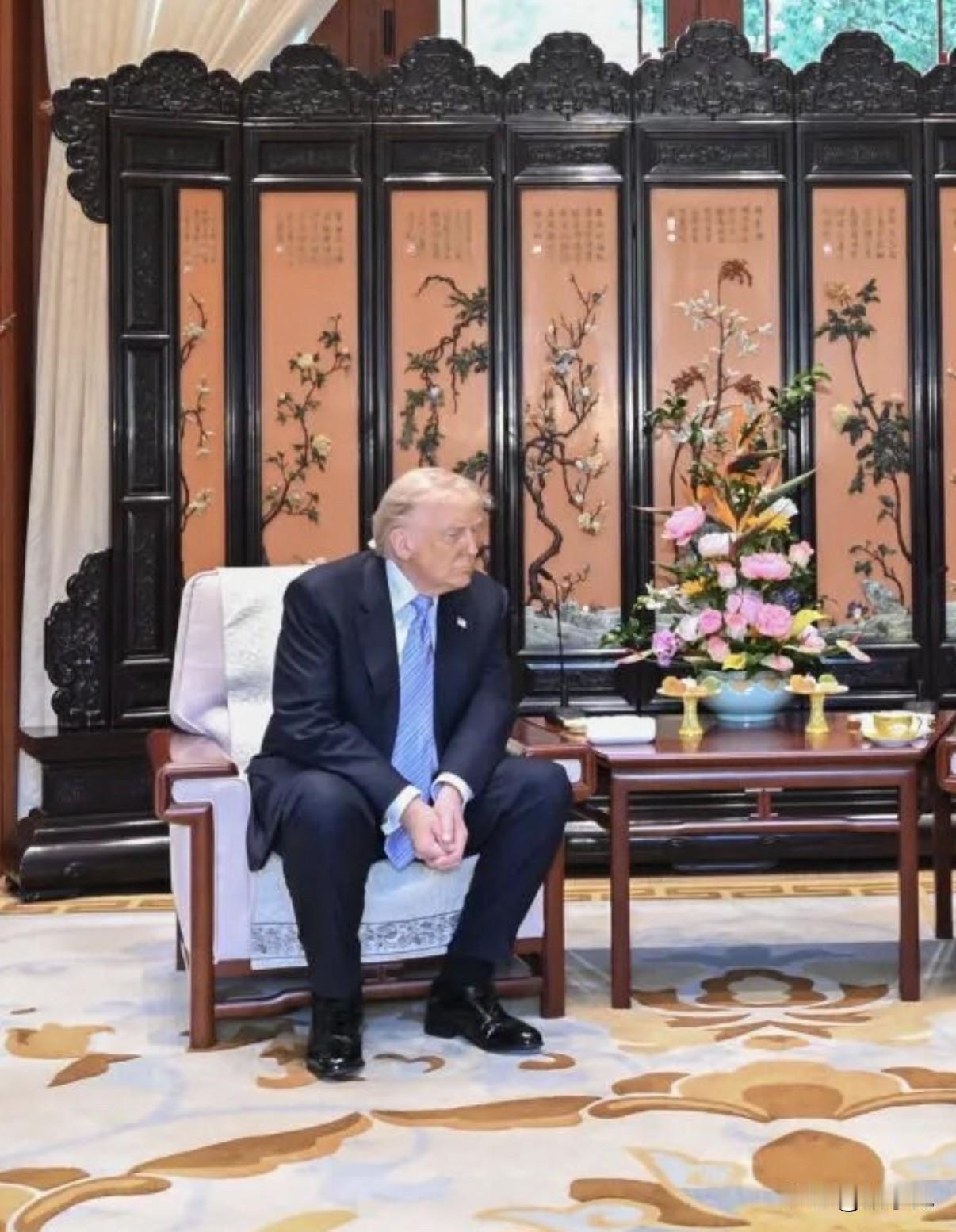 纽约时报今天报道：“此次峰会实质性成果寥寥，但特朗普改变了美国对华政策的基础，摒