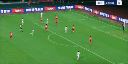 成都蓉城4：0客胜梅州客家，韦世豪一球一助攻，尤其是进球前的的跑位以及门前的冷静