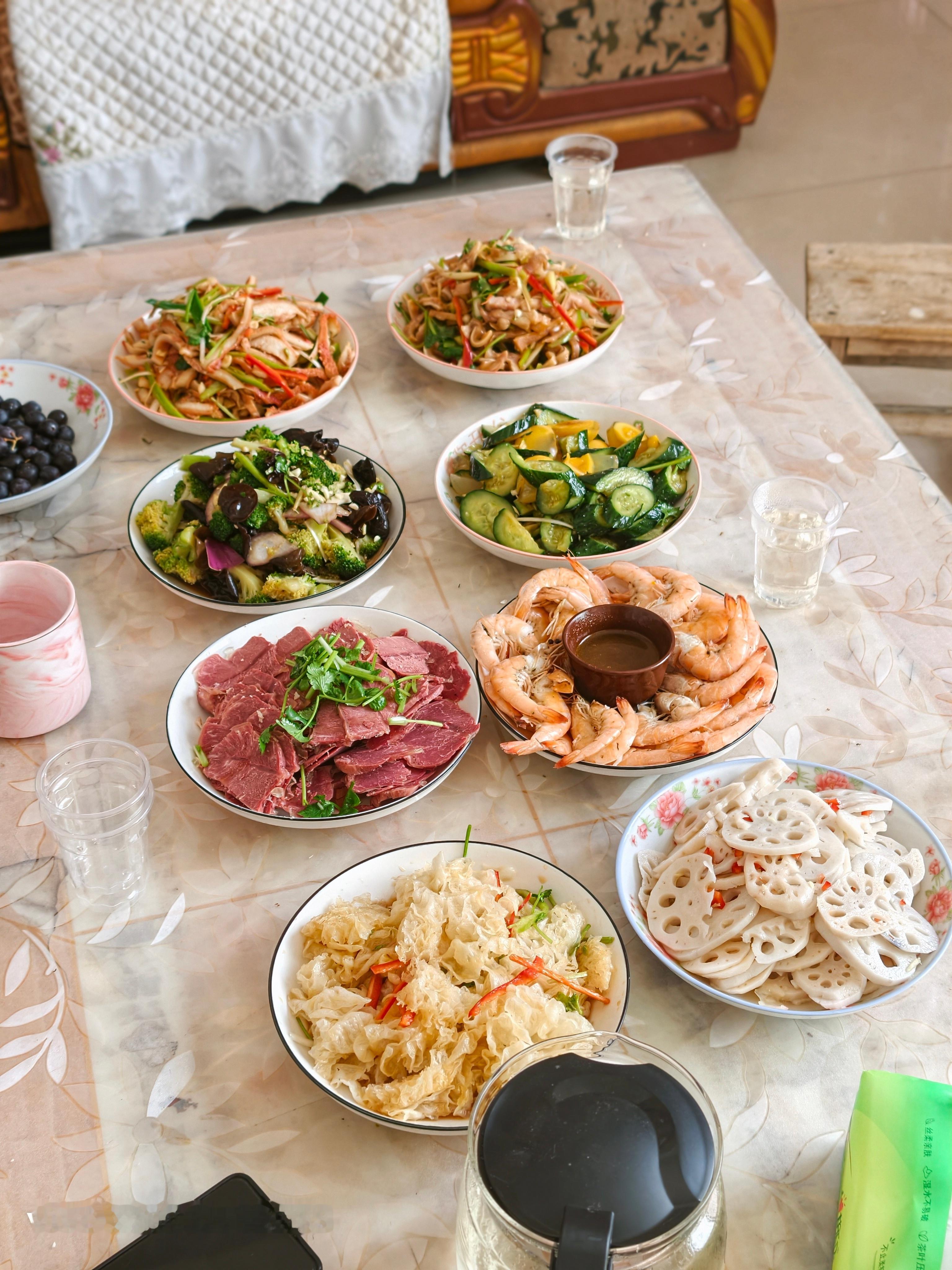 生活手记河南人吃饭八个凉菜一个都不少