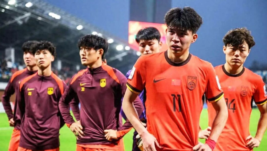 国足新备战周期内，将新帅选准选对，尽最大可能不让中国队重蹈频繁换帅的覆辙，是止跌