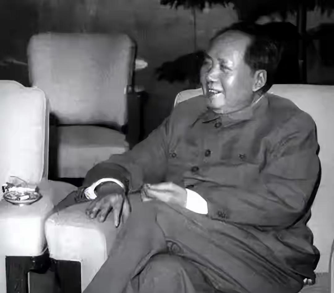 美国学者：如果不是毛主席当年那个决定，中国早已重蹈苏联覆辙那是一个风云激荡的年