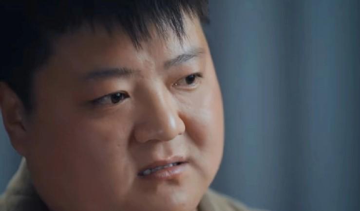 大圆哥连线要钱，老妈一哭，他秒挂电话。这哪是直播，这是把无数成年人的遮羞布一把