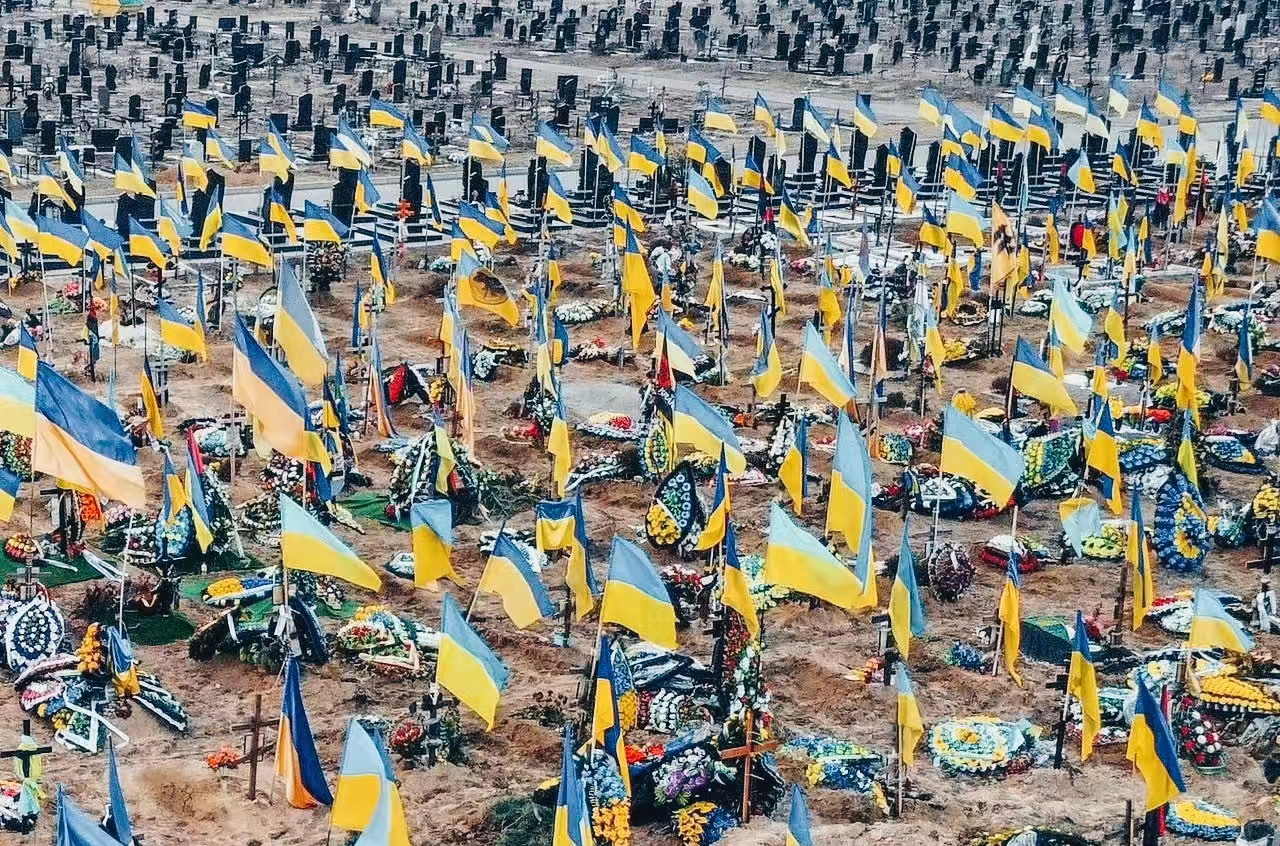 除了荣耀，乌克兰到底得到了什么？这场战争持续了近4年，如果无法在明年...