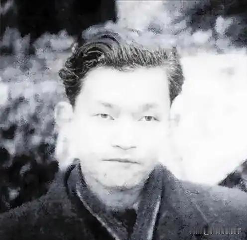 1949年，重庆解放后，特务头子李修凯在大街上遇到了一个地下党员，地下党员大喊：