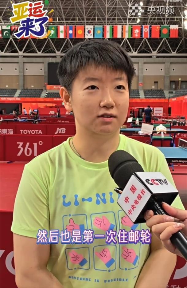 孙颖莎训练结束后被记者问到住游轮的真实感受，听完有点心疼。莎莎说第一次住游