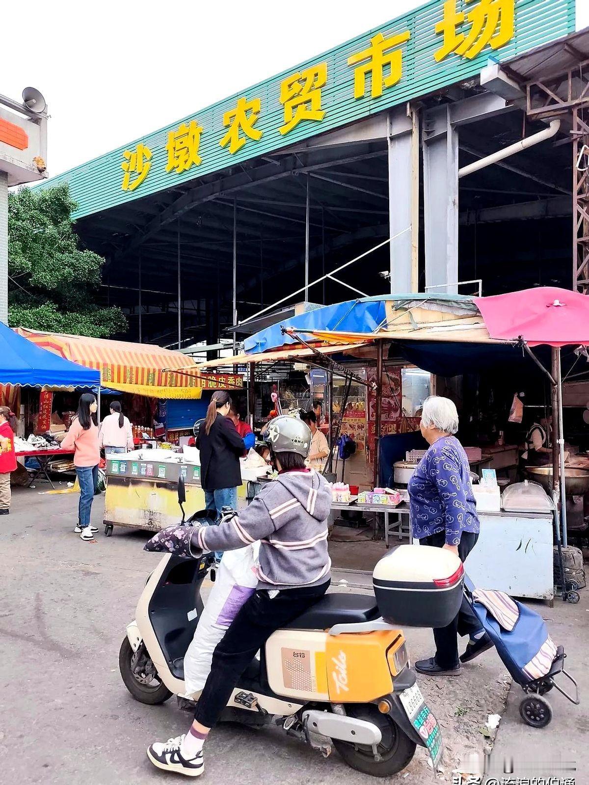 东莞茶山沙墩这个日结工聚集地，算是全东莞最大的马路劳务市场了。每天早上五点多