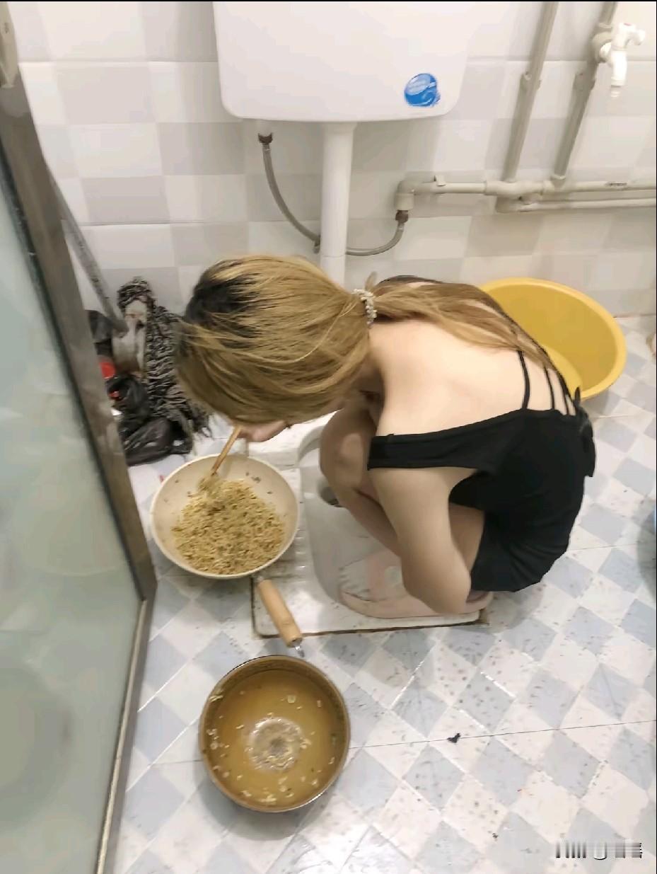 这样吃是不是香一点[捂脸哭][捂脸哭][捂脸哭]