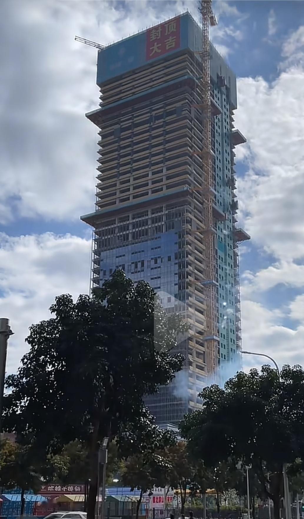 旗山湖酒店封顶了，省美术馆亮灯了。。。就等省名人馆开工了。。